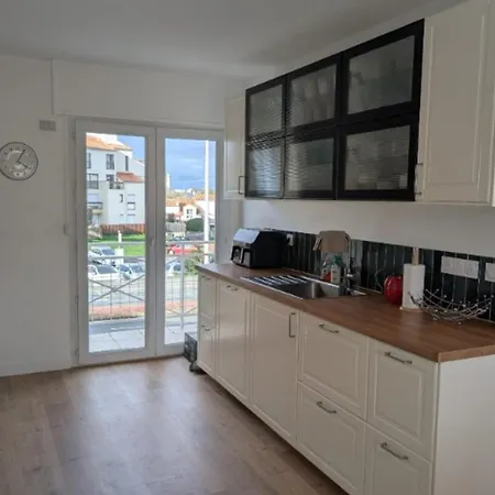 Large Bright Duplex In Les Minimes *